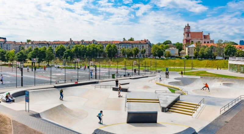 Kodėl kuponai tampa populiariu pasirinkimu planuojant laisvalaikį Vilniuje?